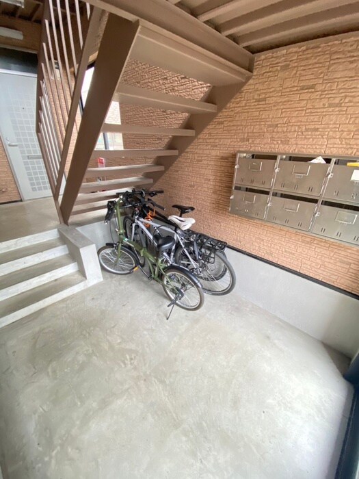 物件外観写真4　(エントランス部分)