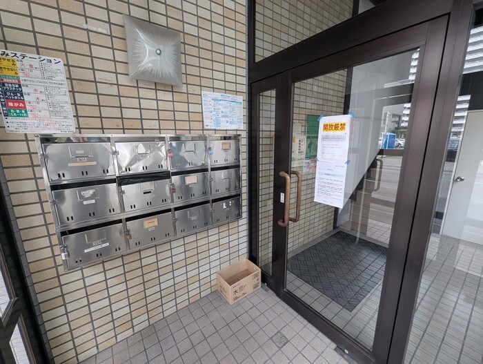 物件外観写真4　(エントランス部分)