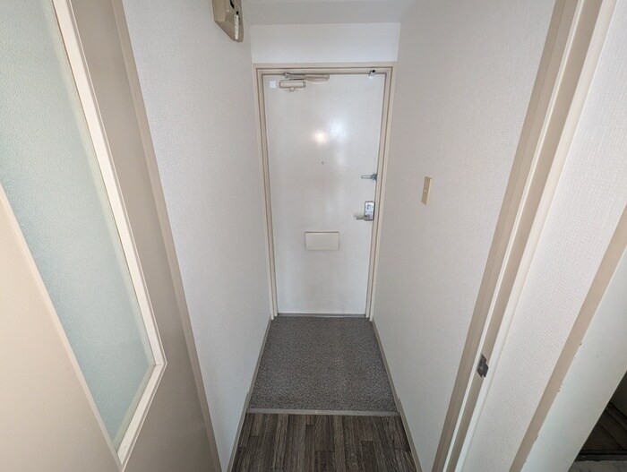 物件内観写真18　(玄関)