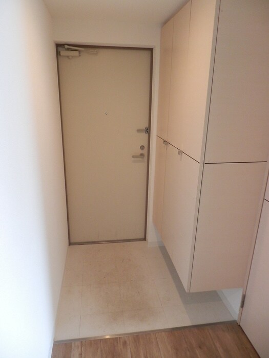 物件内観写真13　(玄関)