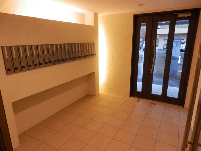 物件外観写真3　(エントランス部分)