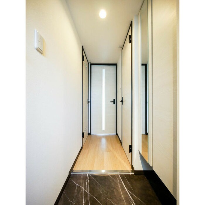 物件内観写真7　(玄関)