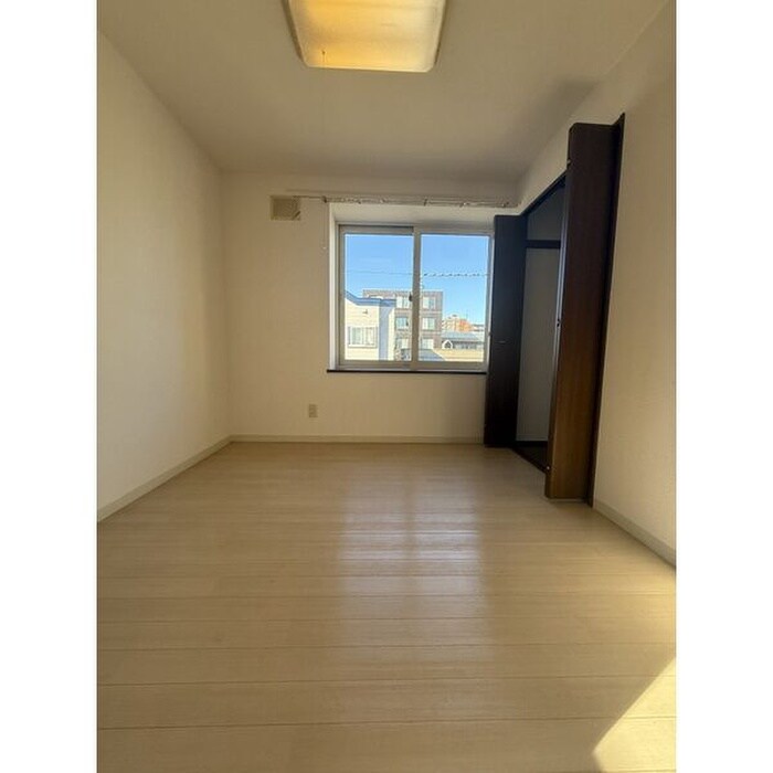 物件内観写真4　(居室)