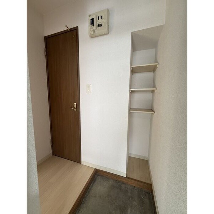物件内観写真9　(玄関)