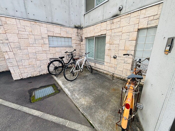 物件外観写真6　(駐輪場)