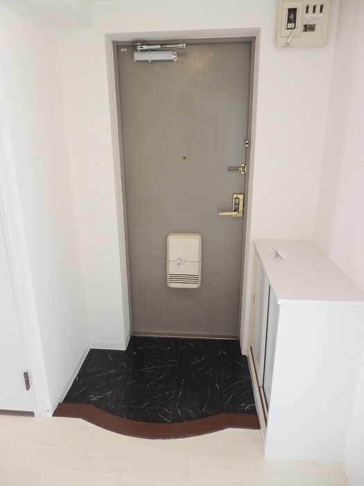 物件内観写真13　(玄関)