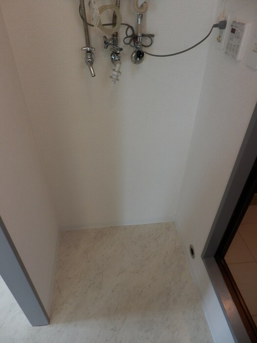 物件内観写真17　(洗濯機置場)