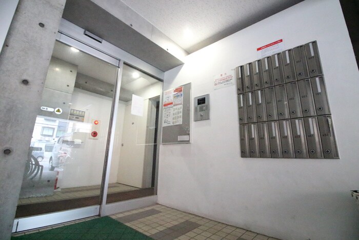 物件外観写真3　(エントランス部分)