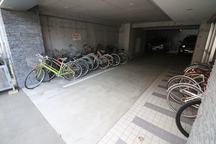 物件外観写真4　(駐輪場)