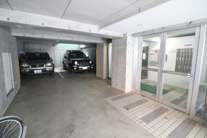 物件外観写真5　(駐車場)