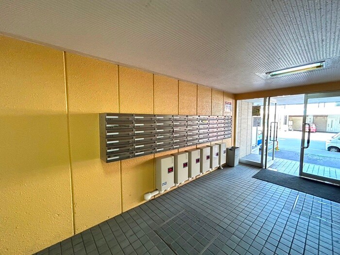 物件外観写真4　(エントランス部分)