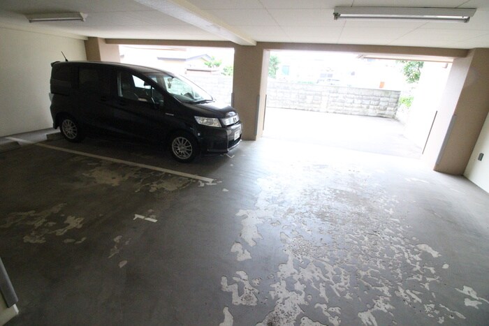 物件外観写真3　(駐車場)