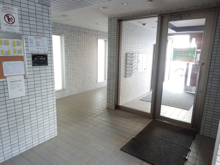 物件外観写真4　(エントランス部分)