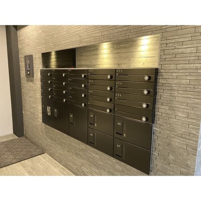 物件外観写真4　(エントランス部分)