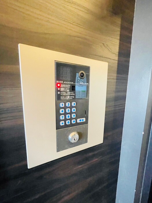 物件外観写真5　(エントランス部分)