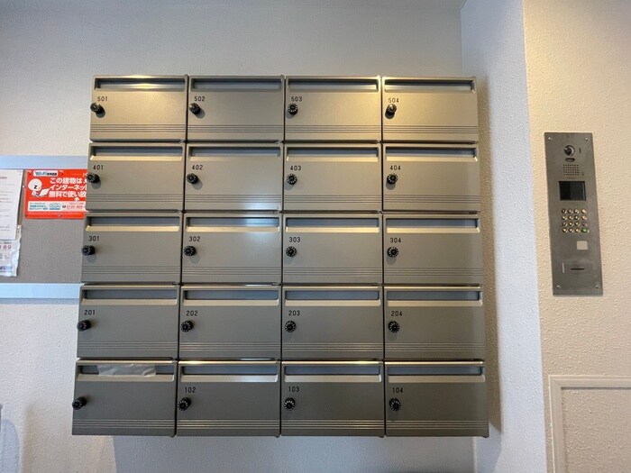 物件外観写真4　(エントランス部分)