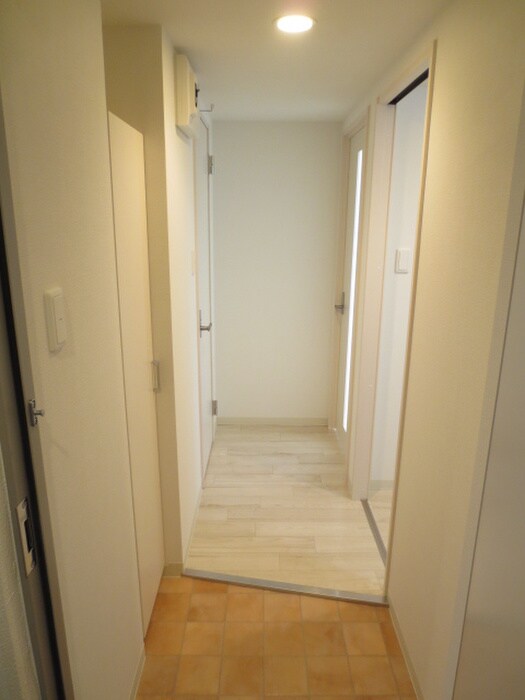 物件内観写真16　(玄関)