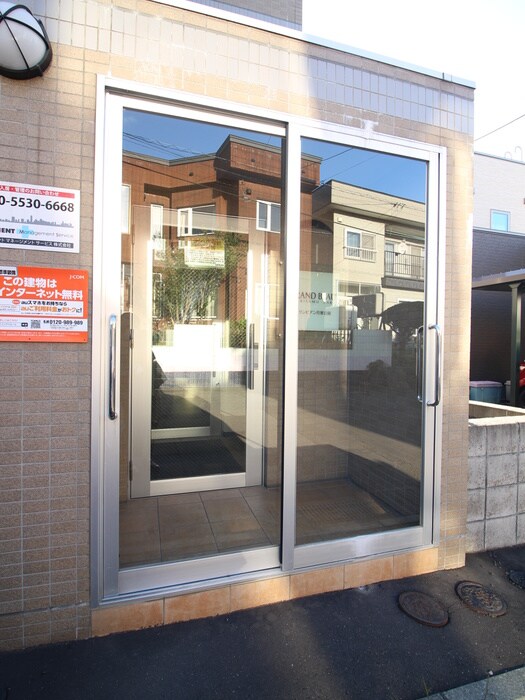 物件外観写真6　(エントランス部分)