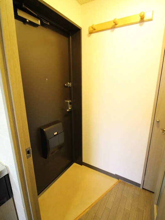 物件内観写真16　(玄関)