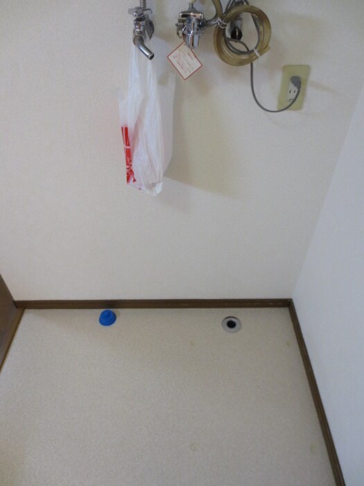 物件内観写真11　(洗濯機置場)