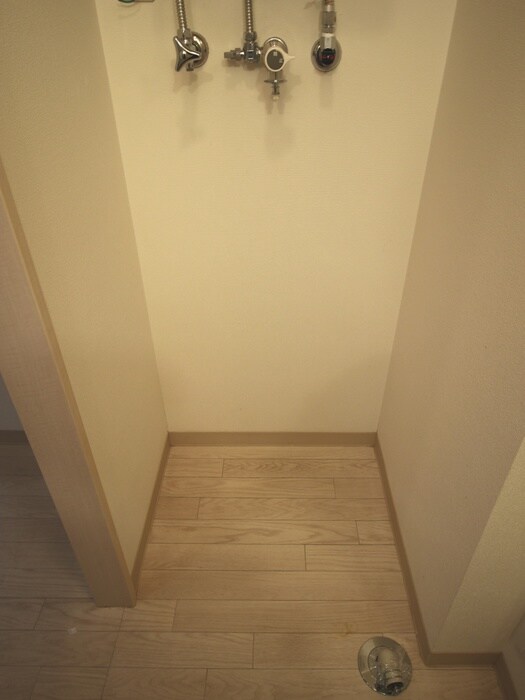 物件内観写真18　(洗濯機置場)