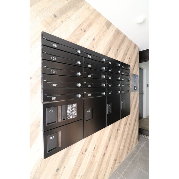 物件外観写真4　(エントランス部分)