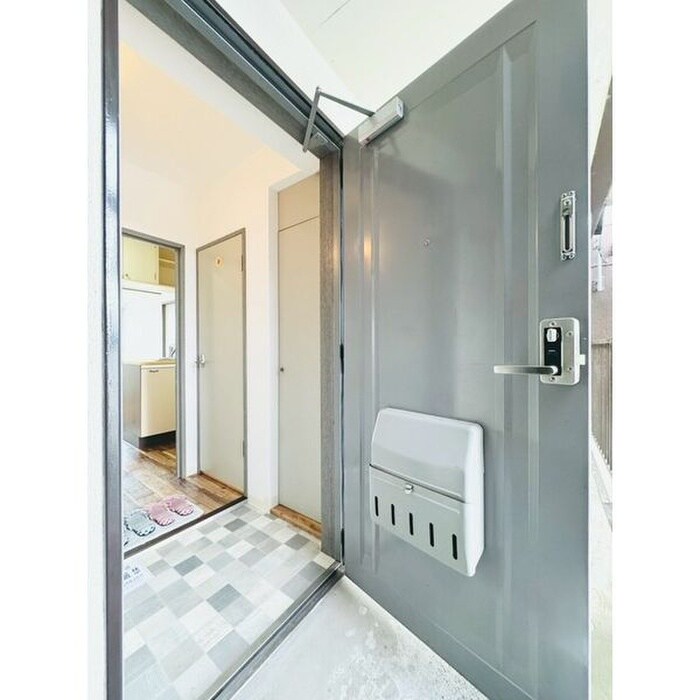 物件内観写真15　(玄関)