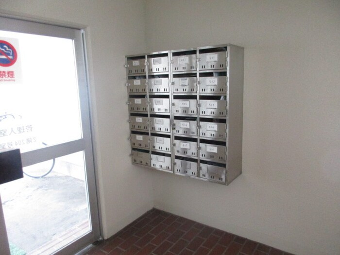 物件外観写真4　(エントランス部分)