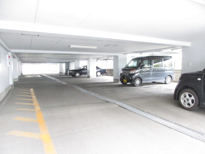 物件外観写真5　(駐車場)