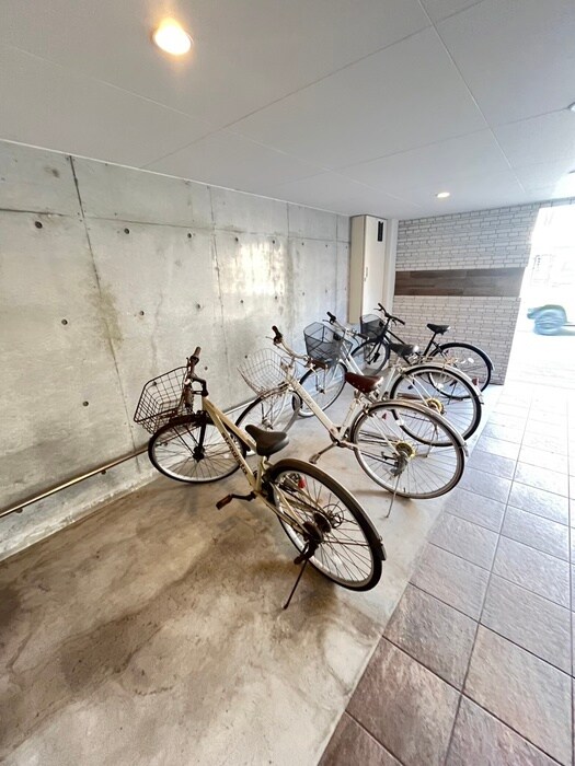 物件外観写真5　(駐輪場)