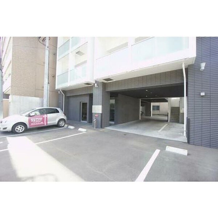 物件外観写真3　(駐車場)