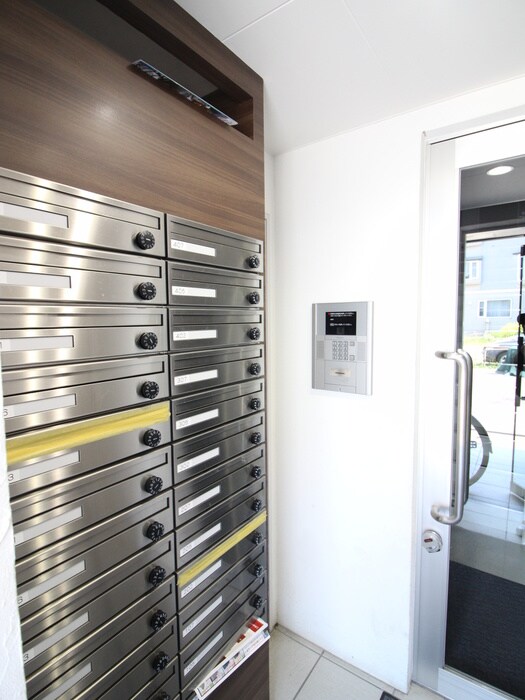 物件外観写真6　(エントランス部分)