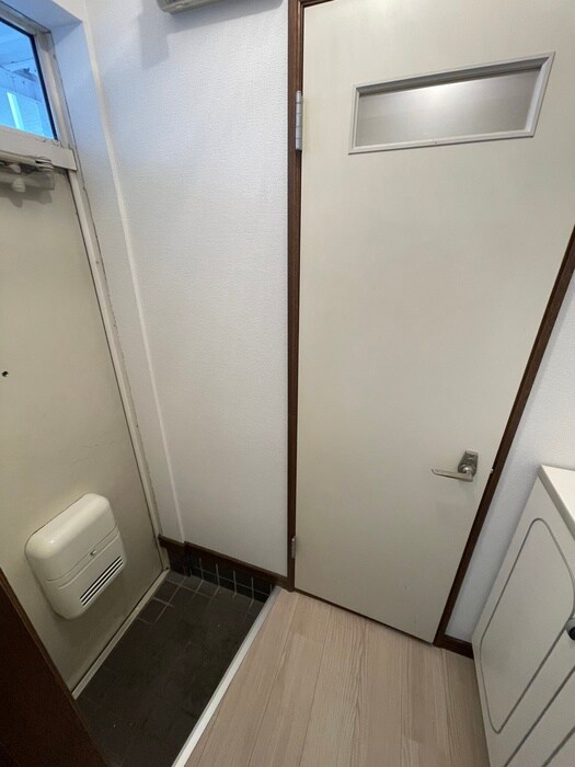 物件内観写真16　(玄関)