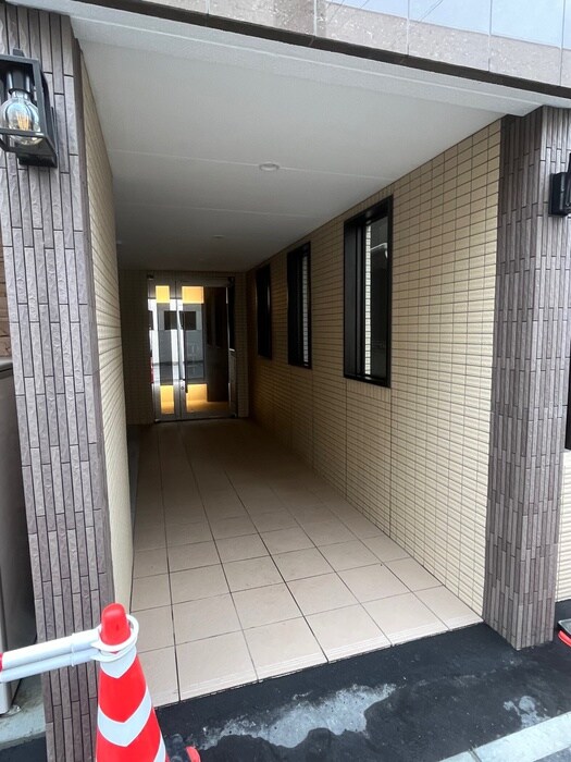 物件外観写真3　(エントランス部分)