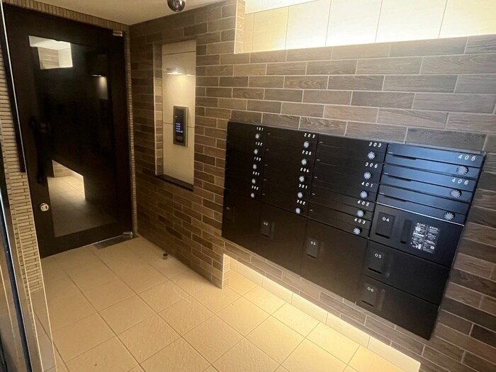 物件外観写真5　(エントランス部分)