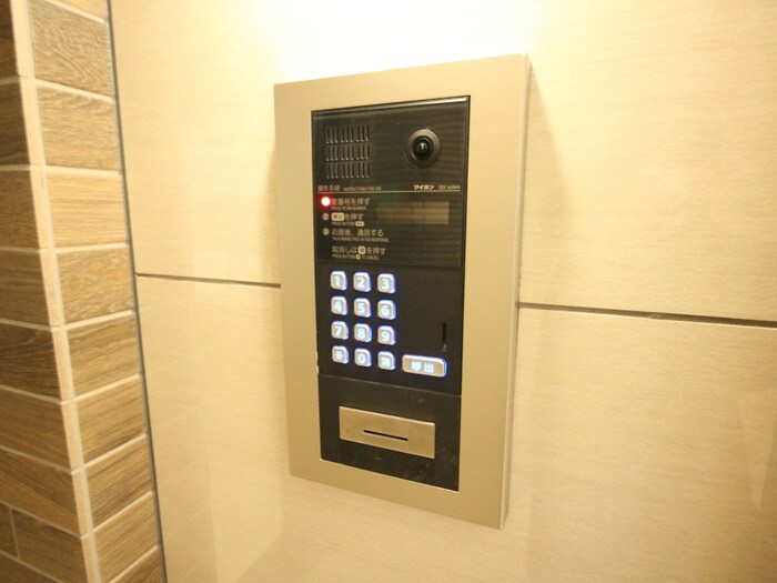 物件外観写真6　(エントランス部分)