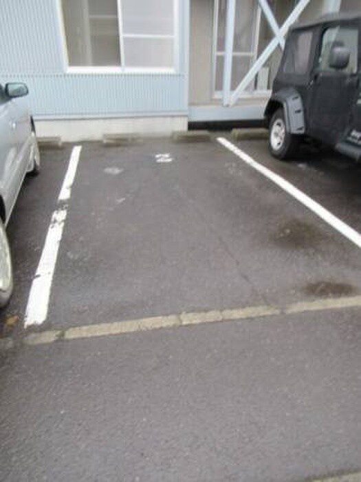 物件外観写真6　(駐車場)