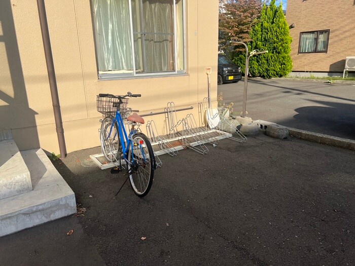 物件外観写真4　(駐輪場)