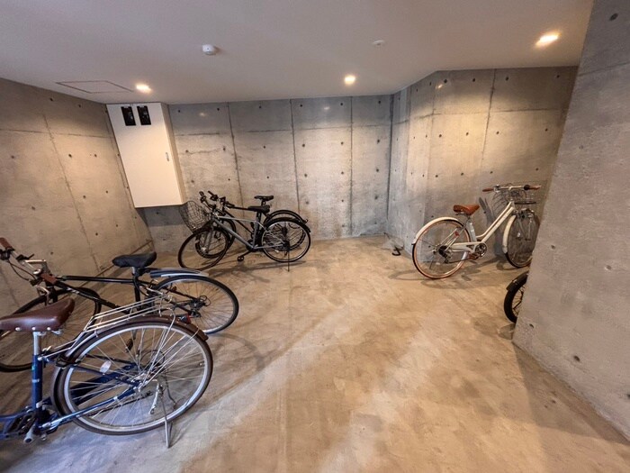 物件外観写真4　(駐輪場)