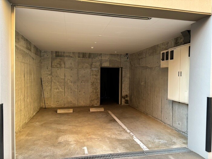 物件外観写真4　(駐車場)