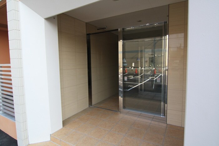 物件外観写真3　(エントランス部分)