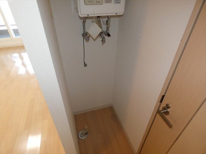 物件内観写真14　(洗濯機置場)