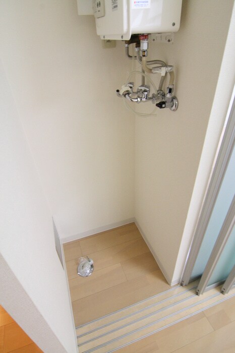 物件内観写真15　(洗濯機置場)