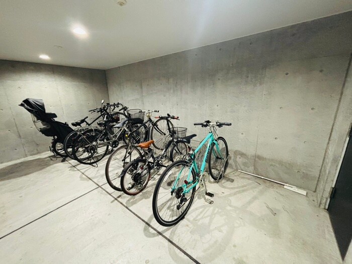 物件外観写真5　(駐輪場)