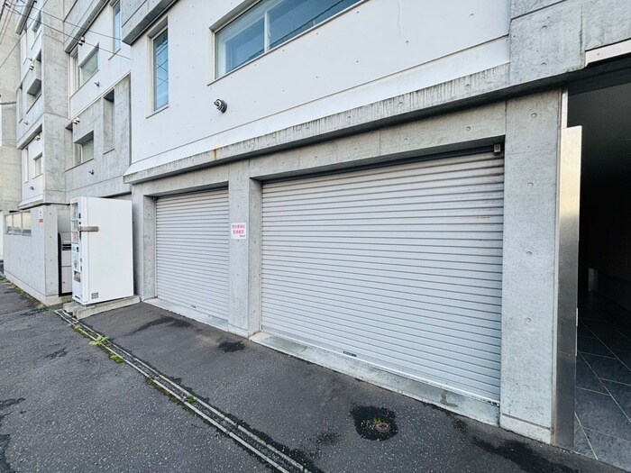 物件外観写真6　(駐車場)