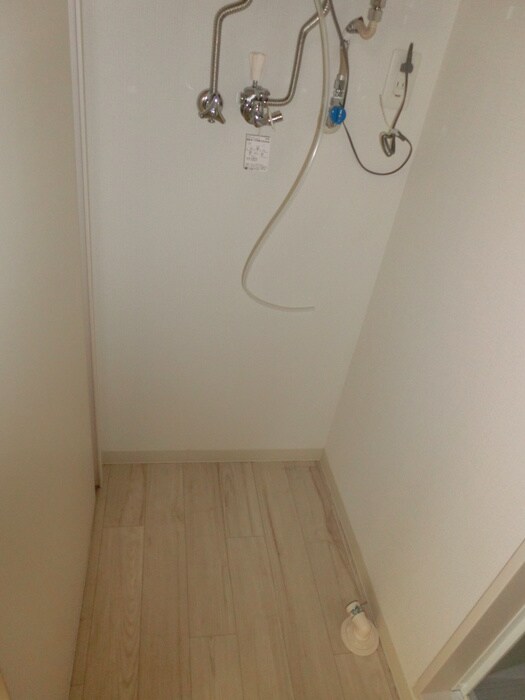 物件内観写真7　(洗濯機置場)