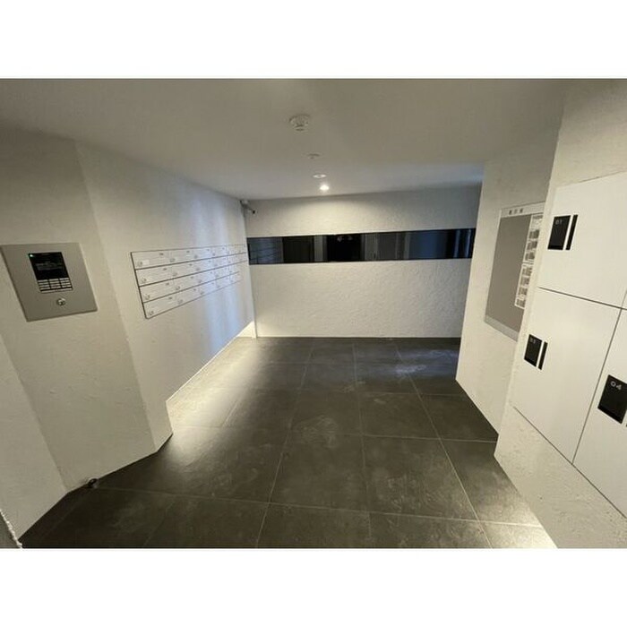 物件外観写真4　(エントランス部分)