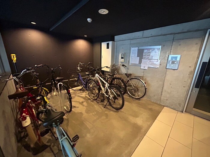 物件外観写真5　(駐輪場)