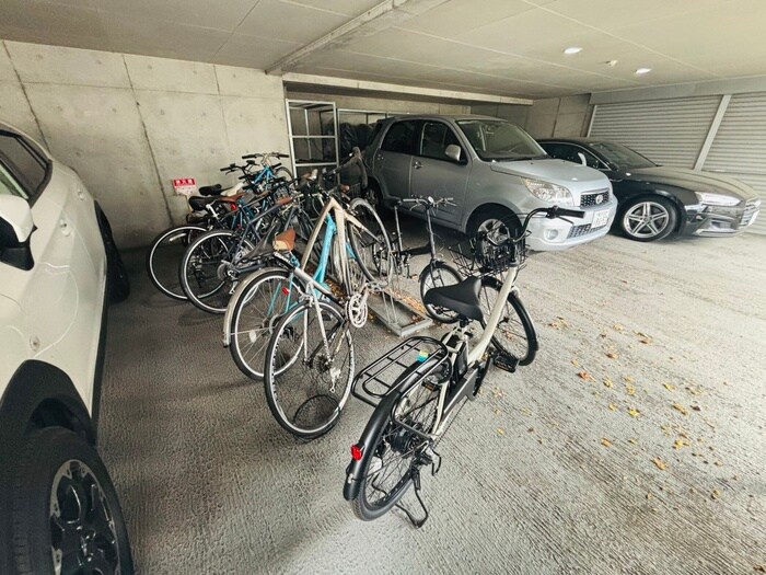 物件外観写真5　(駐輪場)