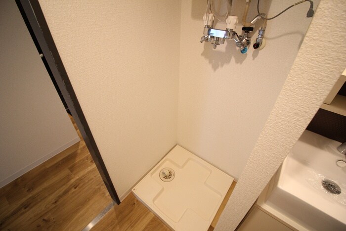 物件内観写真12　(洗濯機置場)